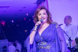 Ana Bekuta pozirala u kupaćem, bez trunke šminke (FOTO)