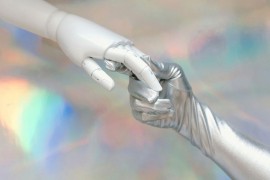 U roku od 10 godina roboti bi mogli početi operisati ljude samostalno