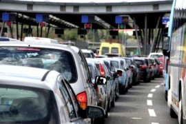 Pojačan saobraćaj na više prelaza prema Hrvatskoj i Crnoj Gori