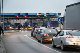 Prevozio rakiju iz BiH, pa "popio" kaznu od 12.000 evra (FOTO)
