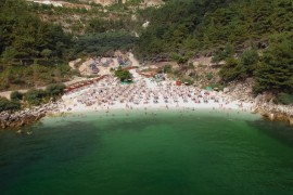 Srpski turisti u šoku na Tasosu: Ni kafu ne možemo da popijemo u miru