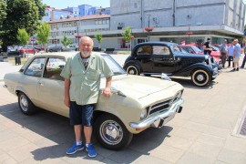 Boško Bosnić (88) pola vijeka za volanom starog opela