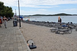 Plaže u Vodicama zjape prazne: "Prije pet godina nije se moglo proći" ...