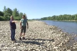 Pecali ribu, a izvukli davljenika iz Drine (VIDEO)