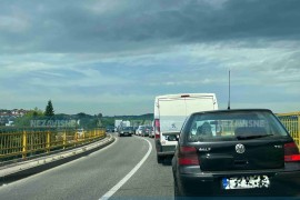 Udes na ulazu u Novi Grad, vozači stoje u koloni