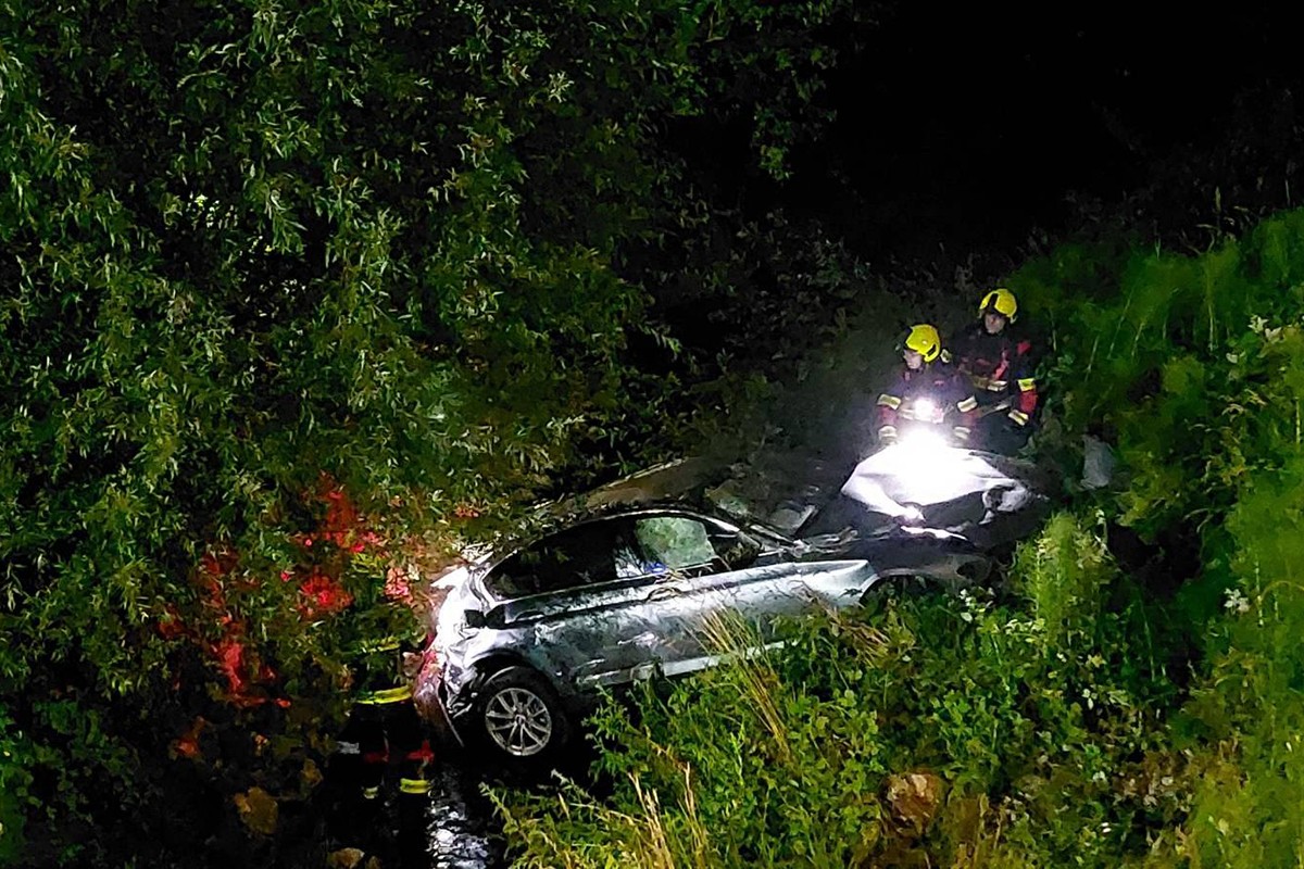 Vatrogasci objavili fotografije teške nezgode u Banjaluci: Na terenu bila i hitna (FOTO)