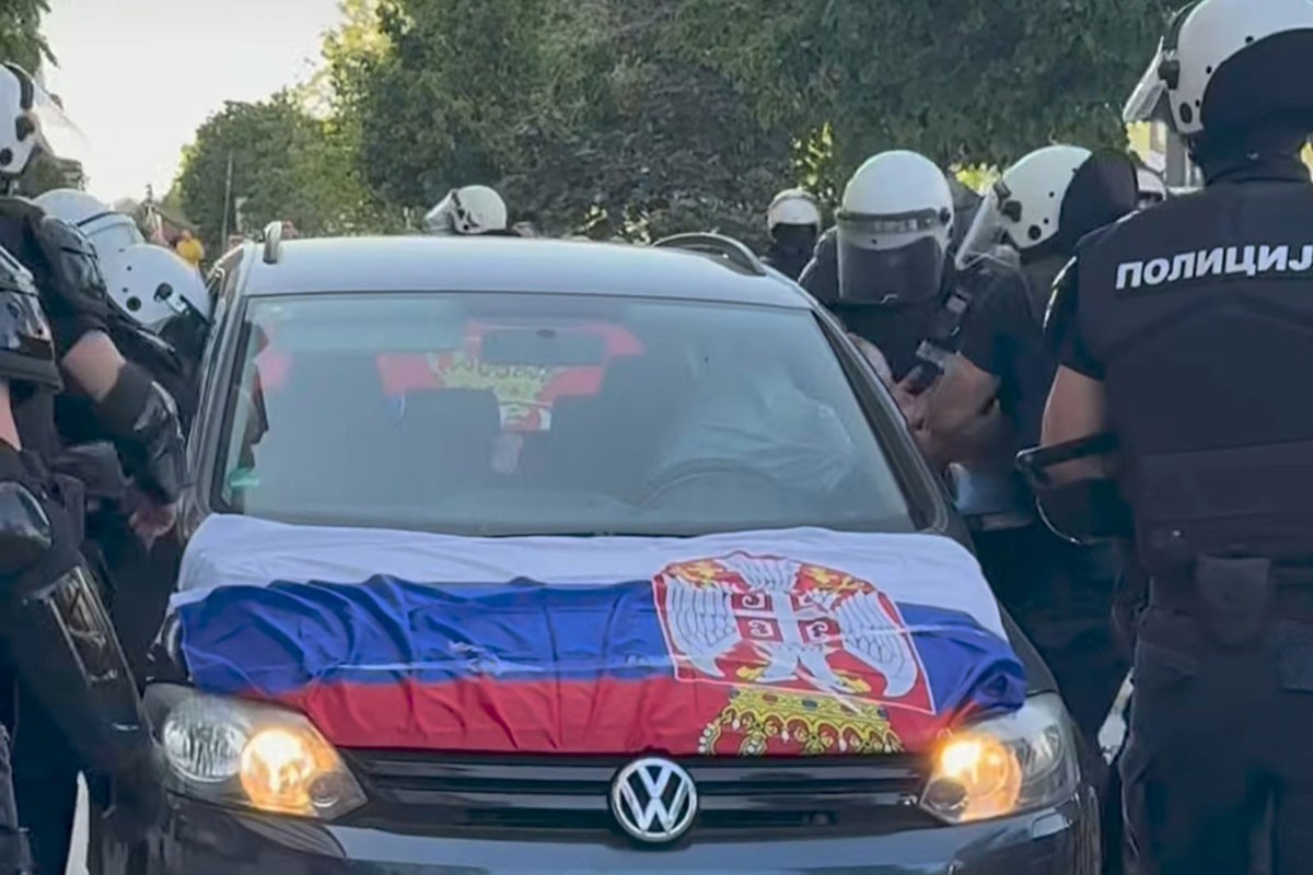 Studenti poručili autoprevozniku koji je uhapšen: "Milomire, uz Vas smo"