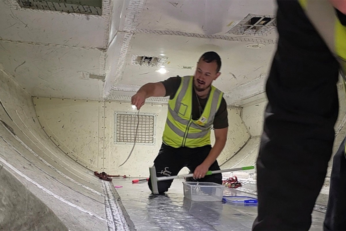 Zmija u avionu odložila let u Australiji
