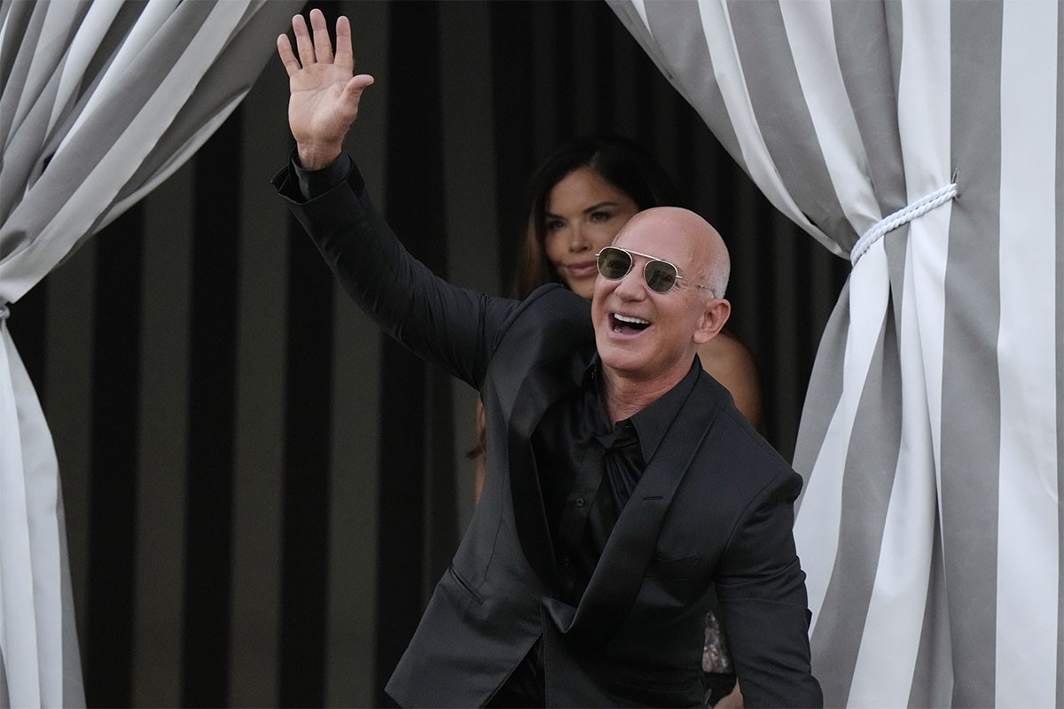Bezos prodao Amazonove akcije za 737 miliona dolara nakon vjenčanja u Veneciji