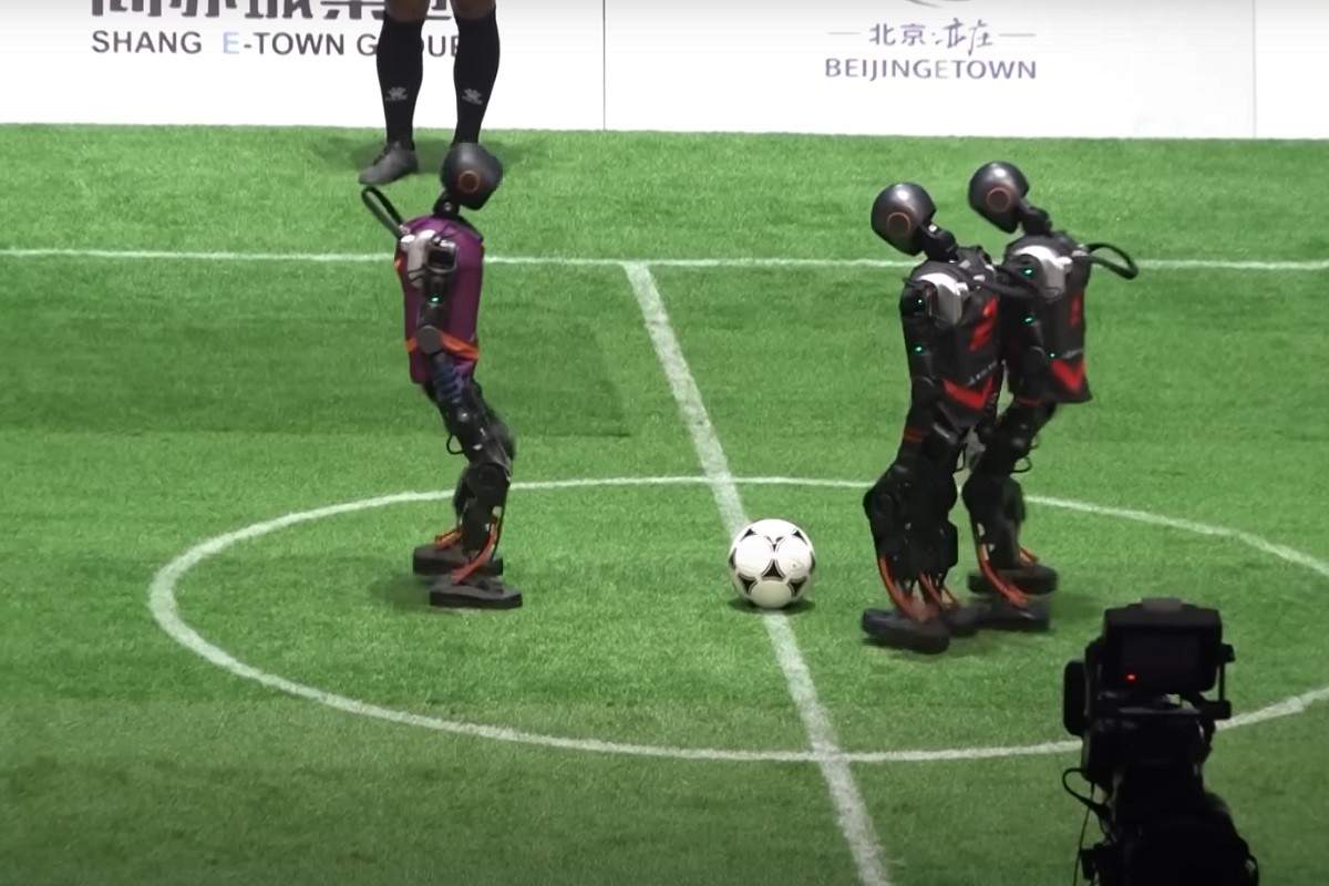 Kina organizovala fudbalski turnir za robote (VIDEO)