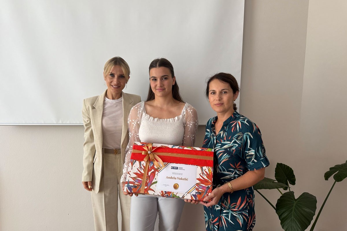 Udruženje ekonomista "SWOT" nagradilo učenicu generacije Ekonomske škole