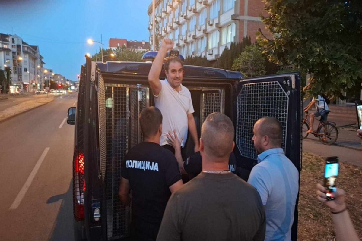 Četiri raskrsnice i Varadinski most blokirani u Novom Sadu, priveden pokrajinski poslanik