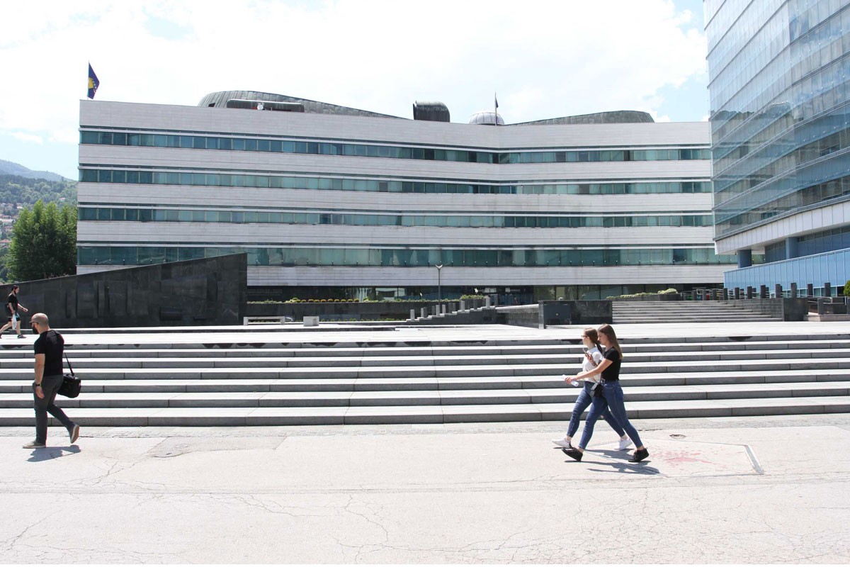Zbog budžeta kasni povećanje plata zaposlenima u institucijama BiH