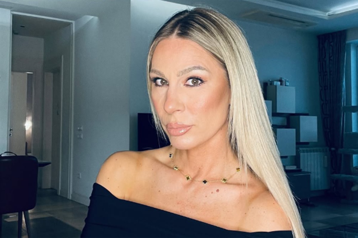 Vesna Đogani pokazala izvajanu figuru: Pjevačica mami uzdahe na plaži (FOTO)