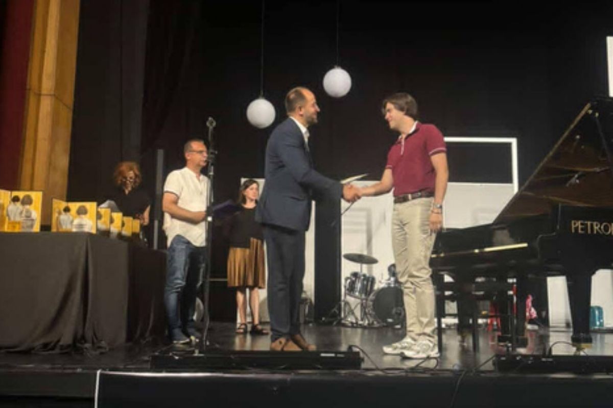 Nagrada za za najboljeg mladog glumca Iliji Ivanoviću u Jajcu
