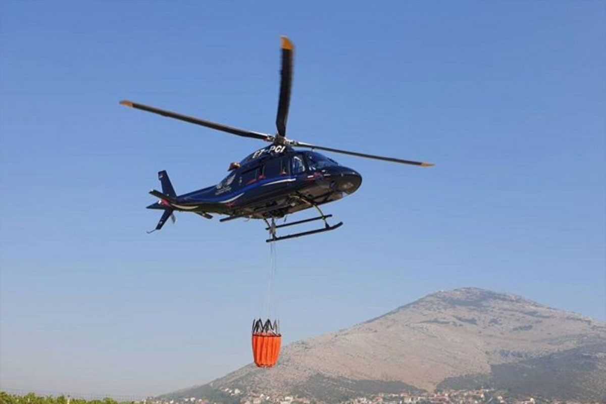 MUP RS poslao helikopter da gasi požar u Trebinju