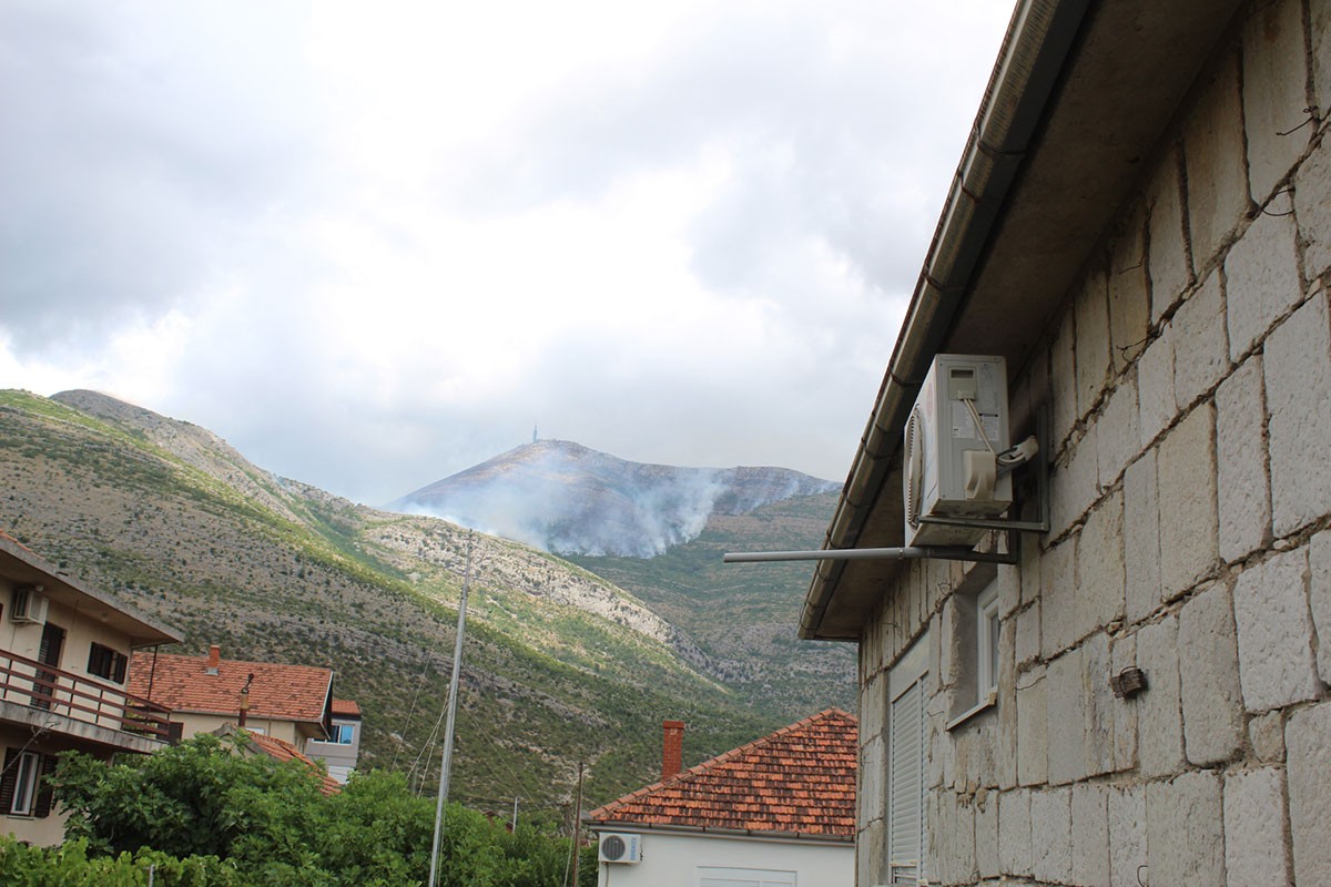 I dalje gori Leotar, Trebinjci željno iščekuju kišu
