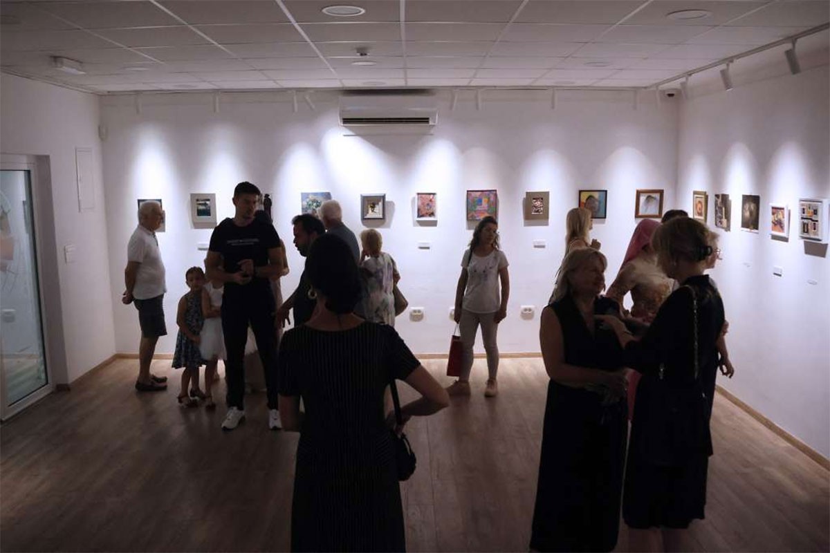 U Centru za kulturu Mostar otvorena izložba "Mali format"