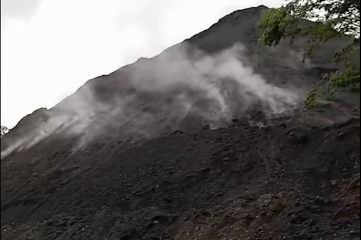 Gori lignit kod Bukove kose, mještani se guše u zagađenom vazduhu (VIDEO)