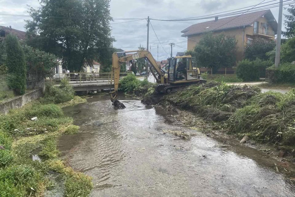 U toku čišćenje i uređenje zagađene Zdene