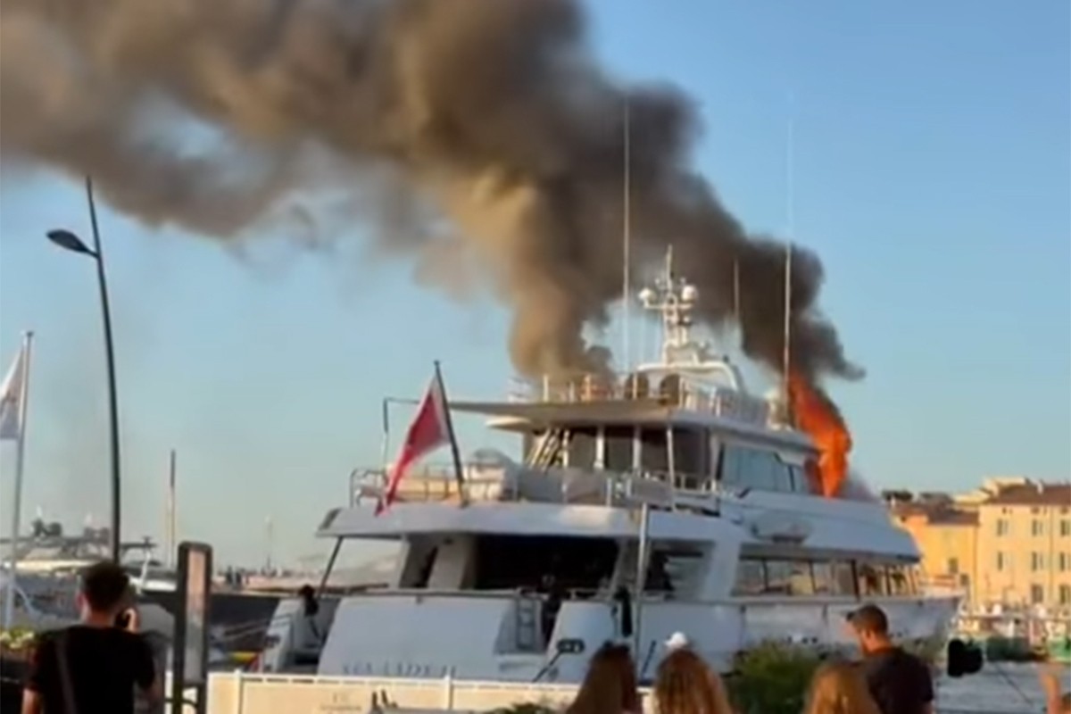 Požar na luksuznoj superjahti u Francuskoj (VIDEO)