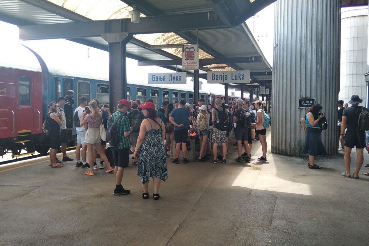 Češki voz pun turista posjetio Banjaluku (FOTO)