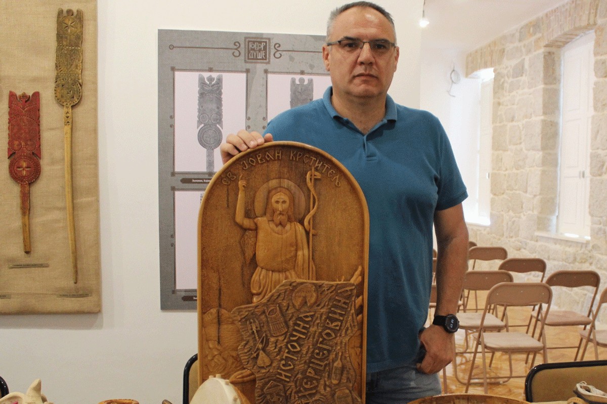 Trebinjac Đoko Drapić rezbarstvom od 14. godine pomaže porodici