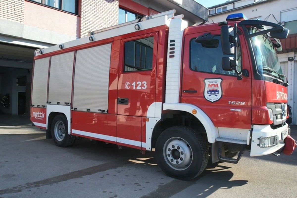 Dječak zaglavio prst na stajalištu u Banjaluci, baka častila vatrogasce