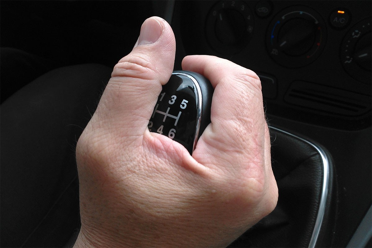 Da li vožnja u pogrešnoj brzini uništava auto