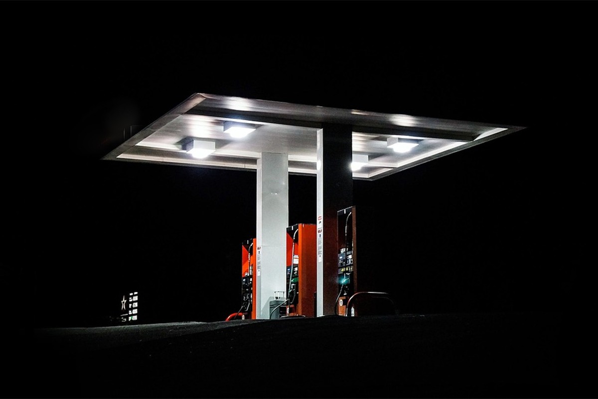 Suprugu zaboravio na pumpi, primijetio da je nema tek poslije 300 kilometara