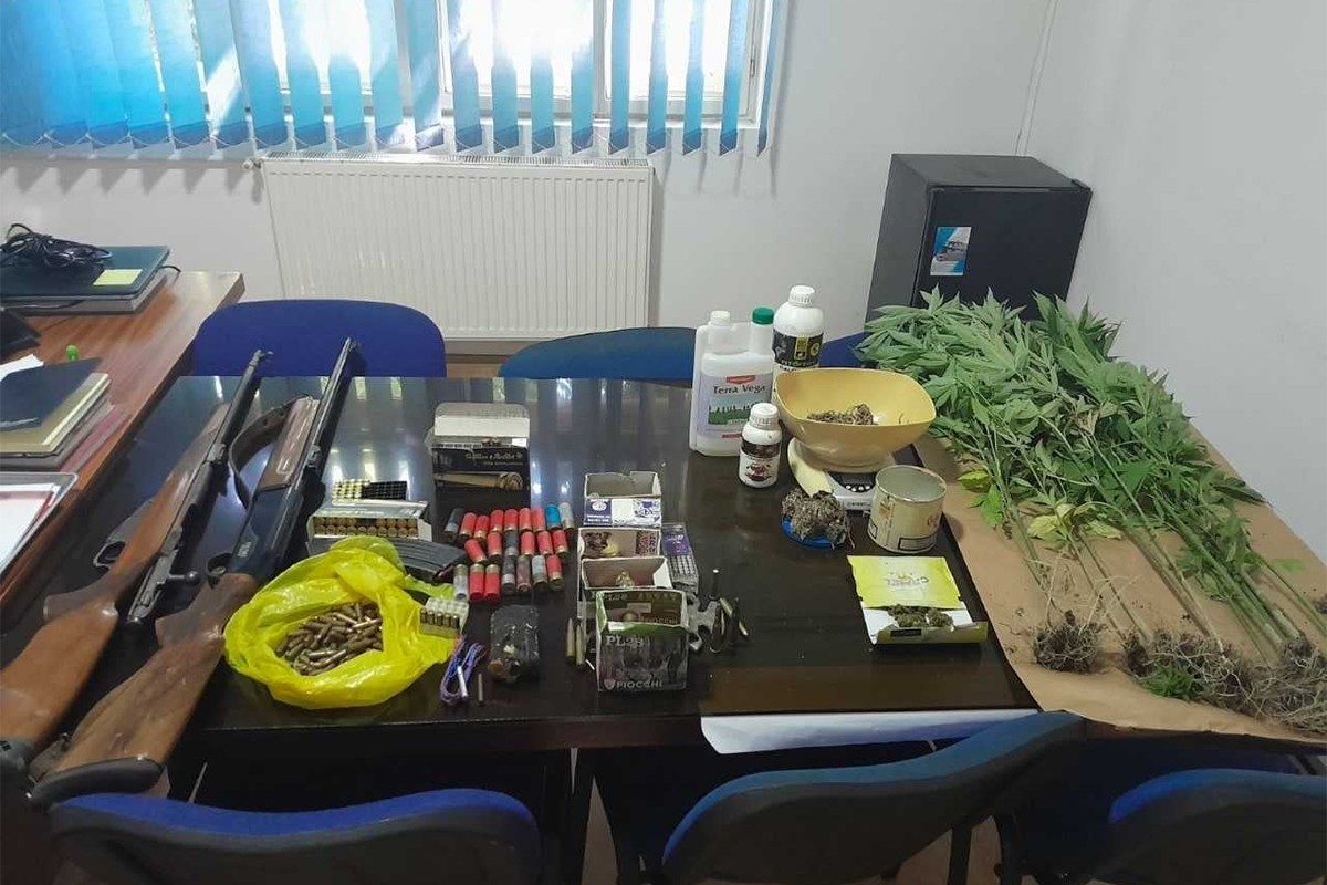 Hapšenje u Srpcu, zaplijenjeni droga i oružje