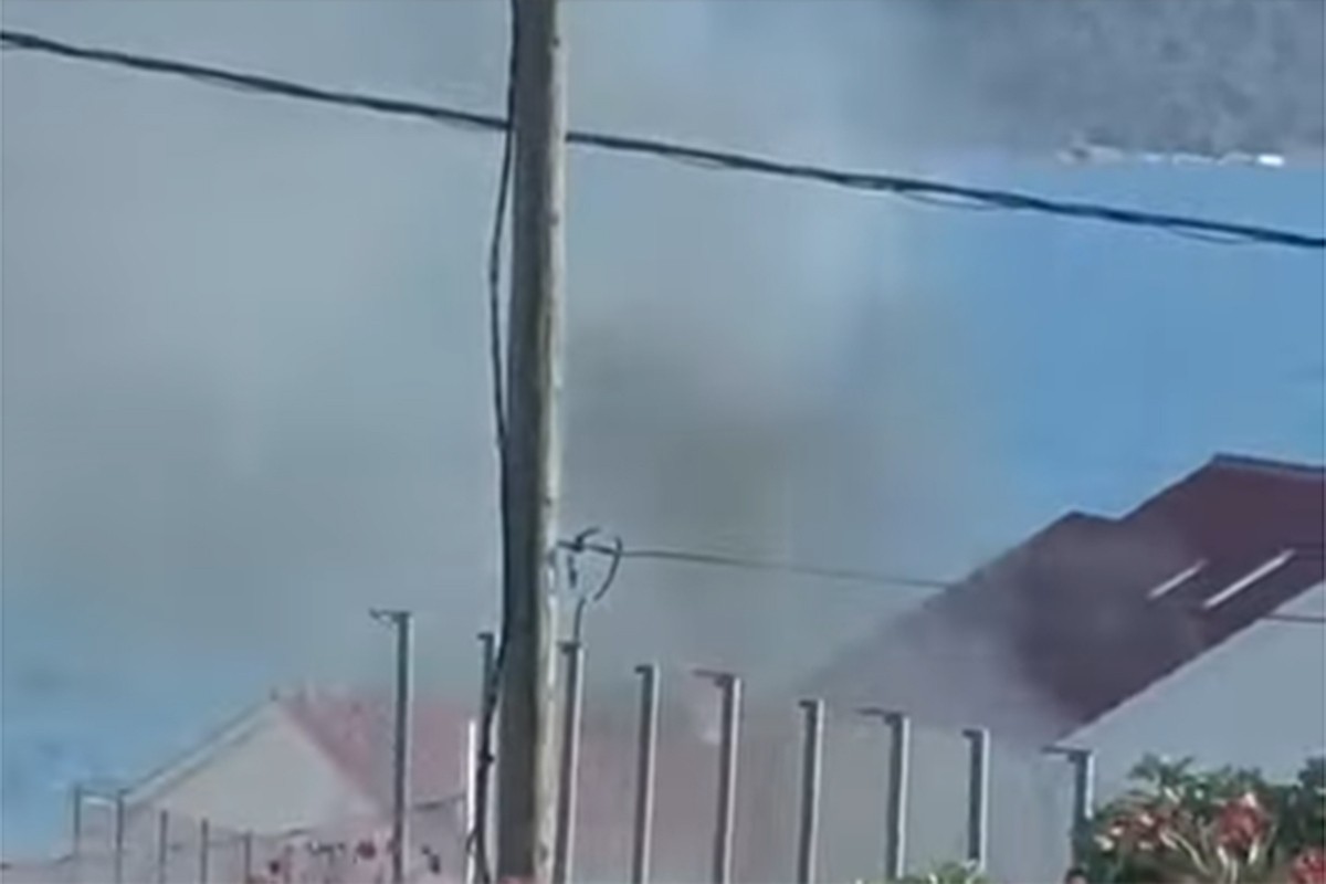 Vatrena stihija u Dalmaciji: Lete kanaderi, vatrogasci vode bitku, uhapšen jedna osoba (VIDEO)