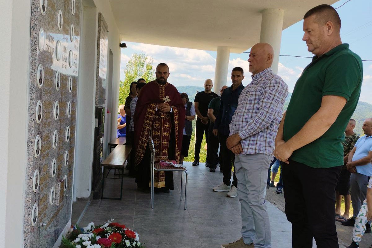 Obilježene 33 godine od zločina nad Srbima u Bratuncu