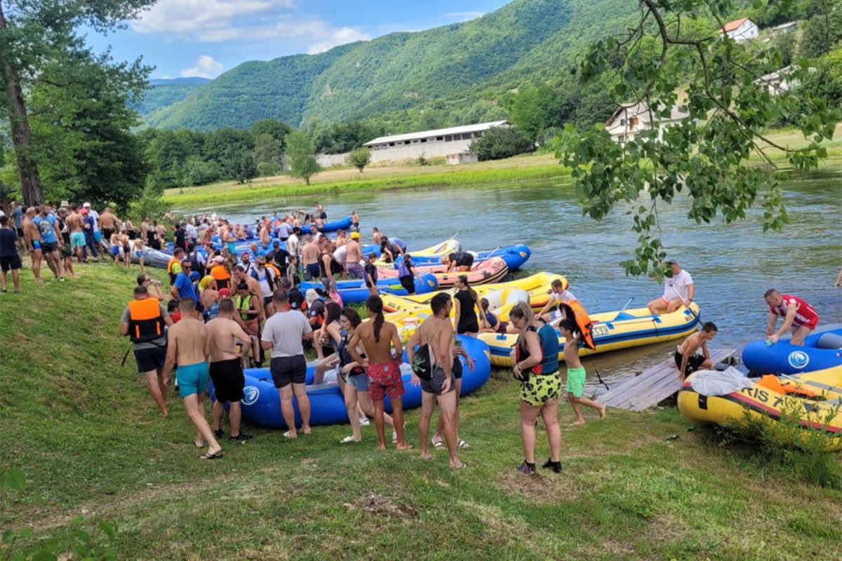 "Plivska regata" u Šipovu okupila ljubitelje prirode i avantura na vodi (VIDEO)