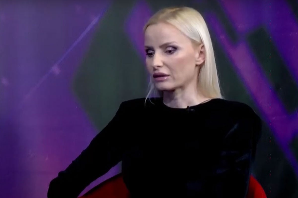 Supruga gradonačelnika Podgorice prijavila novinarku policiji zbog papuča (FOTO)