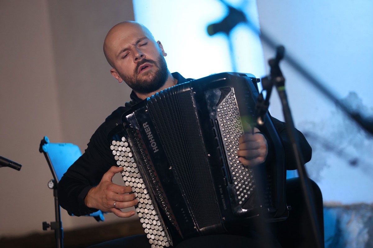 Koncert na harmonici Azmira Halilovića održan u Muzeju Jevreja BiH