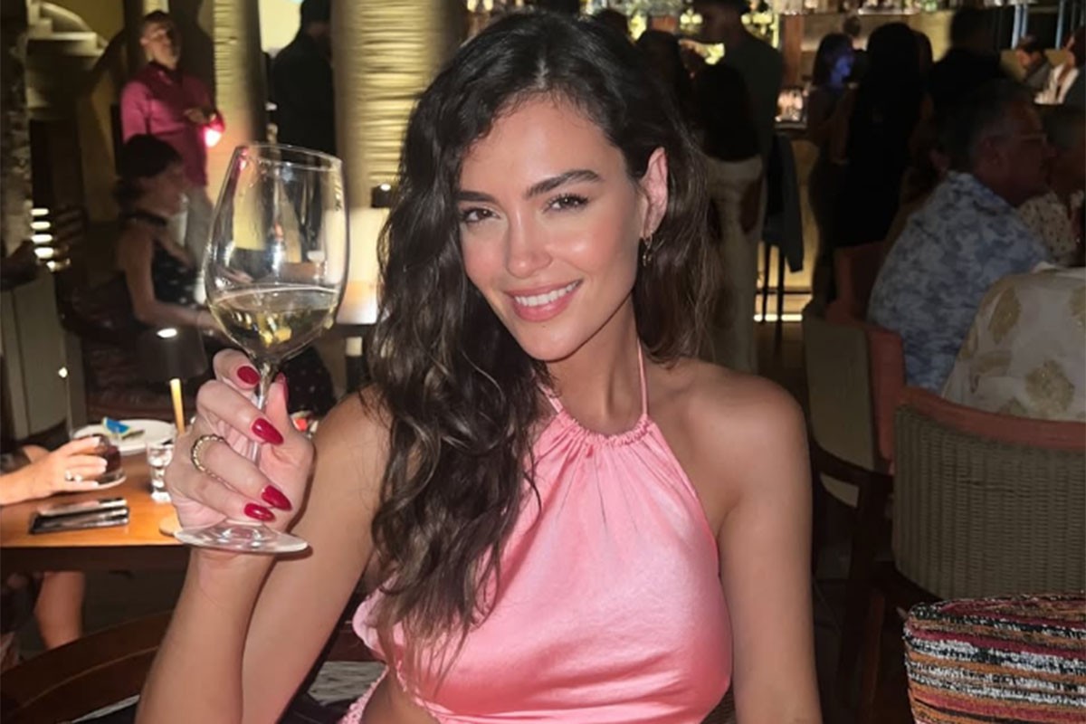 Spremna za Ligu šampiona: Lijepa voditeljka Eva iz Albanije "zapalila" internet (FOTO)