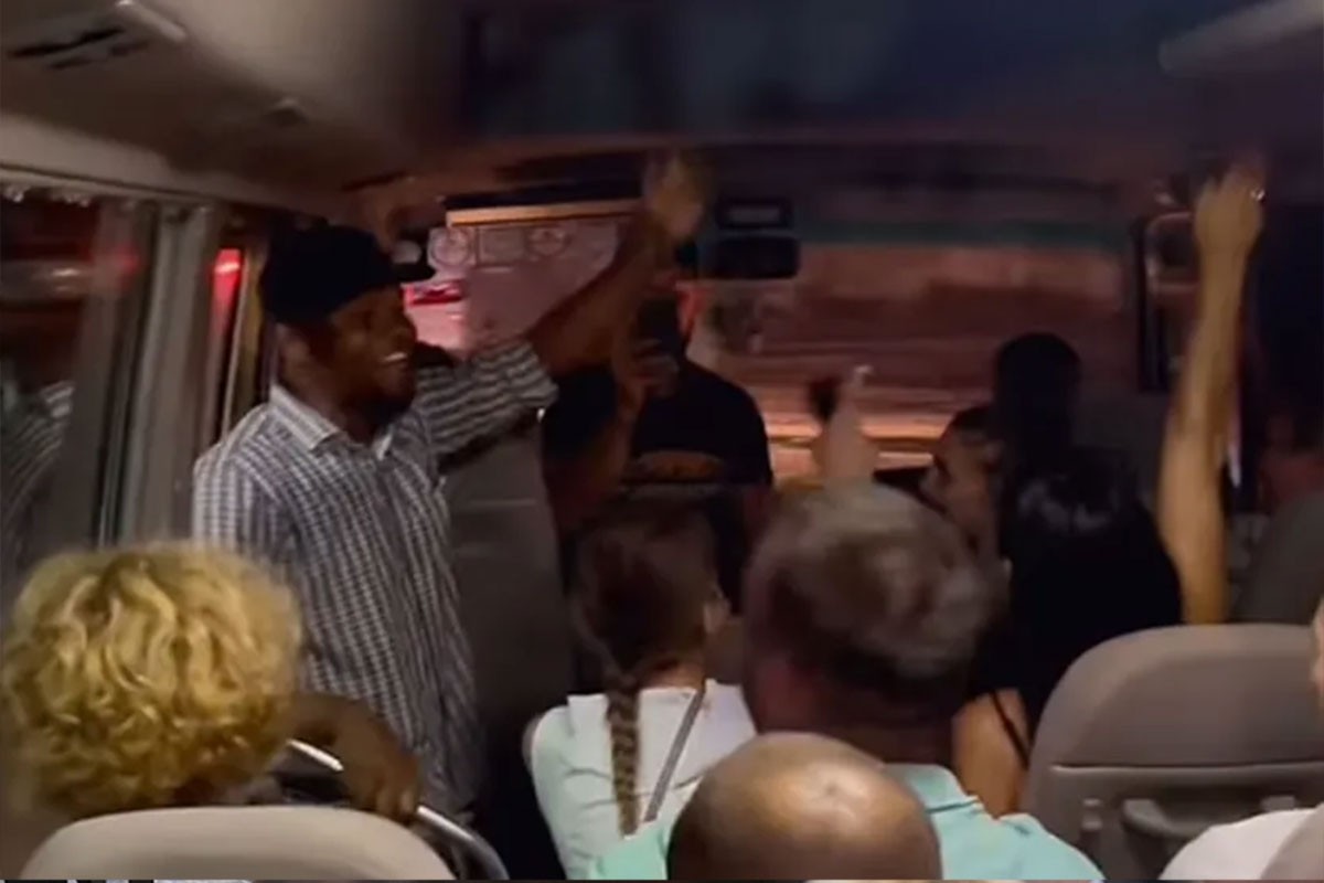 "Srbin u duši": Afrikanac usred Zanzibara pjeva poznati hit (VIDEO)