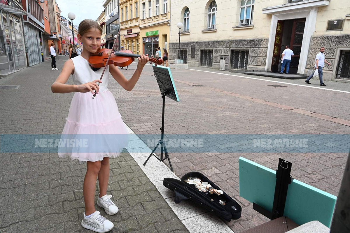 Priča iz Banjaluke koja osvaja srca: Vanja s violinom skuplja novac za konja (VIDEO)