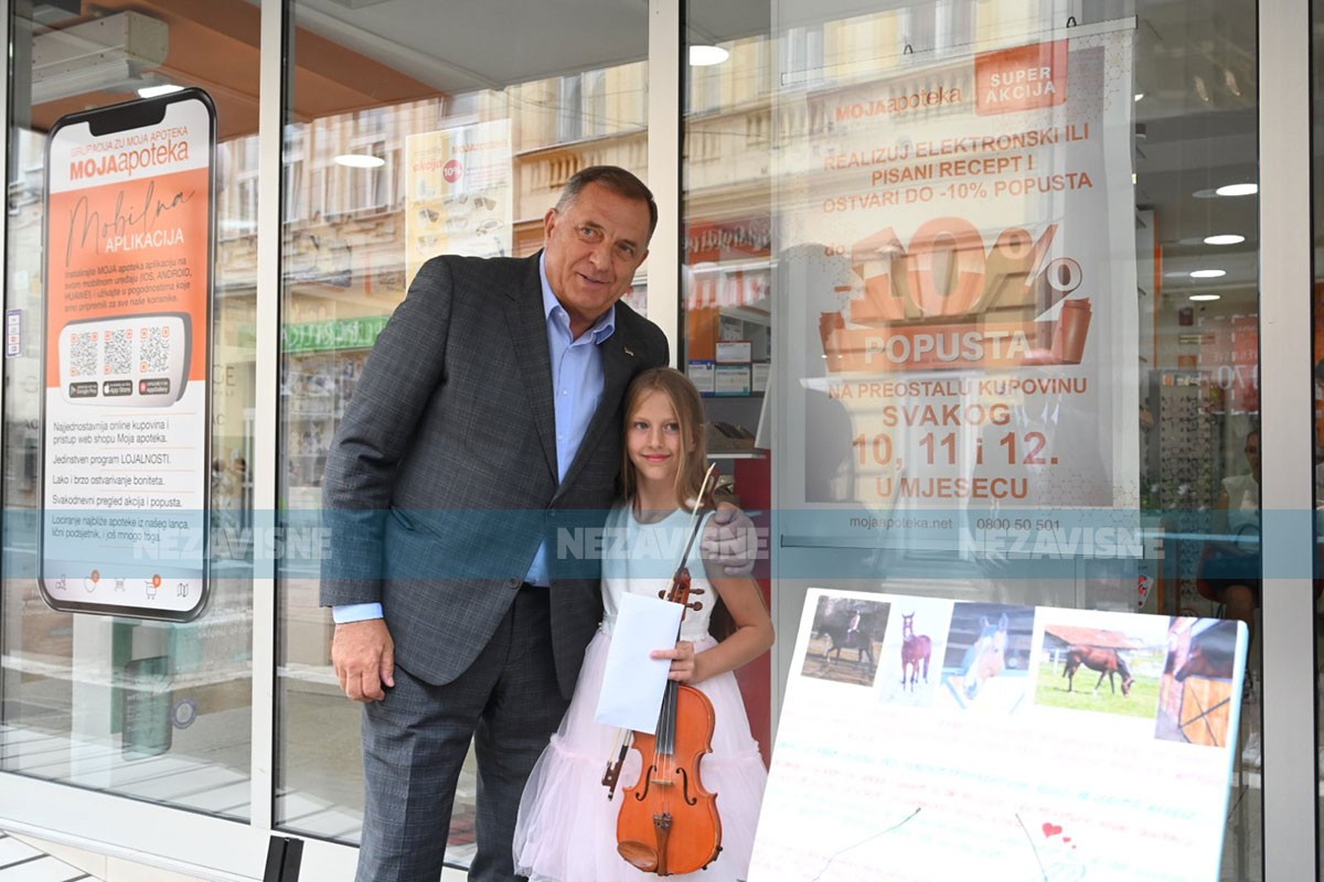 Dodik posjetio djevojčicu Vanju i poklonio novac za terapeutskog konja (VIDEO, FOTO)