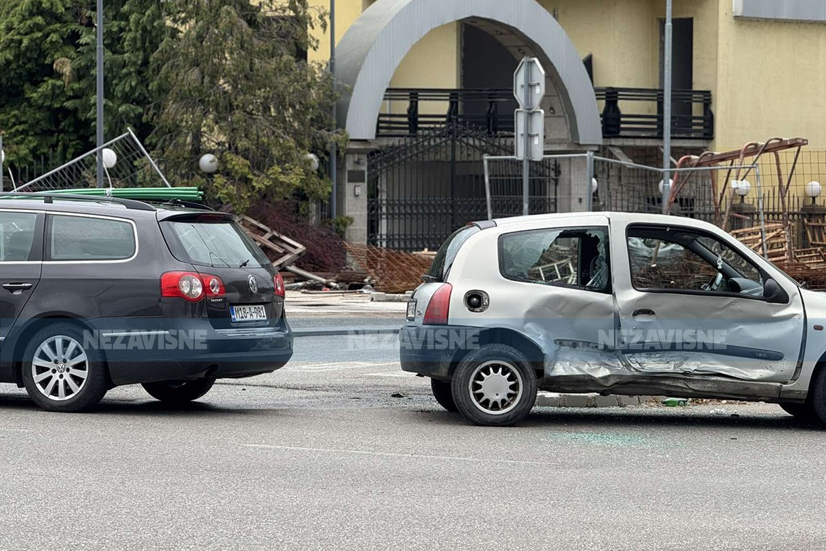 Sudar dva automobila u Banjaluci, policija na terenu (FOTO, VIDEO)