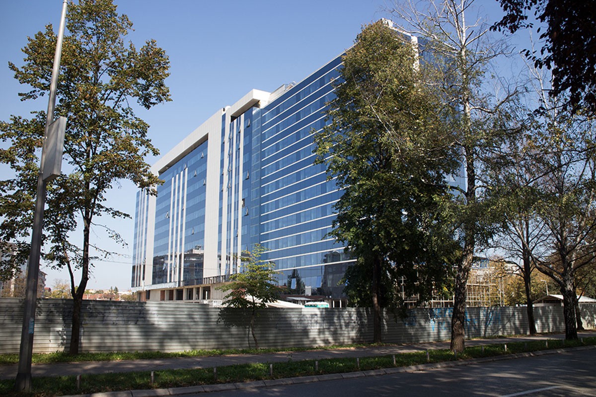 Poslanici traže reakciju Tužilaštva, jer nije obustavljena kupovina zgrade za UIO