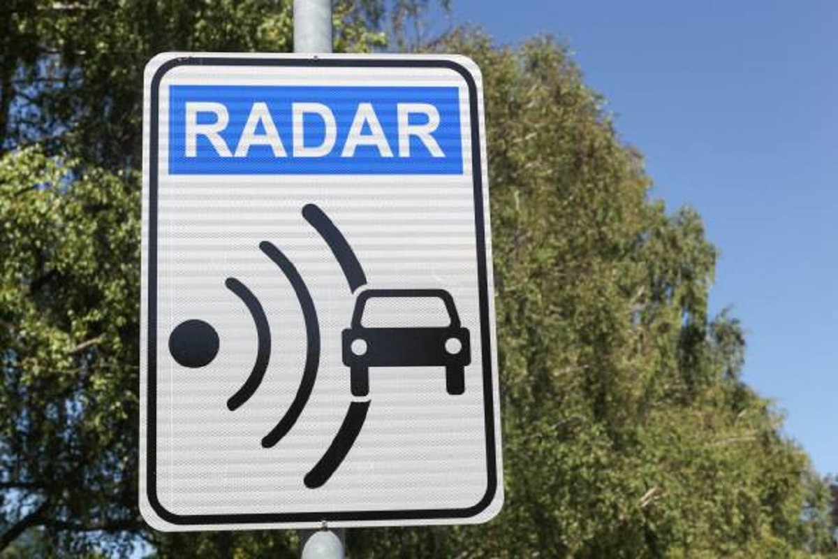 Vozačica (24) srušila radar nogom: Prijeti joj kazna zatvora