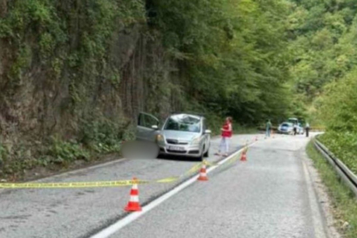 Stijena pala na vozilo kod Foče, poginula žena
