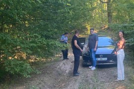 Navigacija odvela Francuze na pogrešan put, pa se zaglavili u blatu u ...