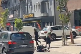 Žestoka tuča na ulici srpskog grada: Prvo sijevale šake, a onda ...
