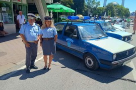 Sanski Most u znaku oldtajmera: Pahorovi donijeli duh jugoslovenske ...
