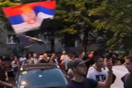 Naprednjaci i demonstranti ispred prostorija SNS-a u Beogradu: Došlo ...