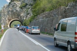 Motorom sletio u rijeku i poginuo, zatvoren put Jablanica - Mostar