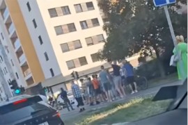 Haos na Novom Beogradu: Auto uletio na trotoar i udario dvije žene ...